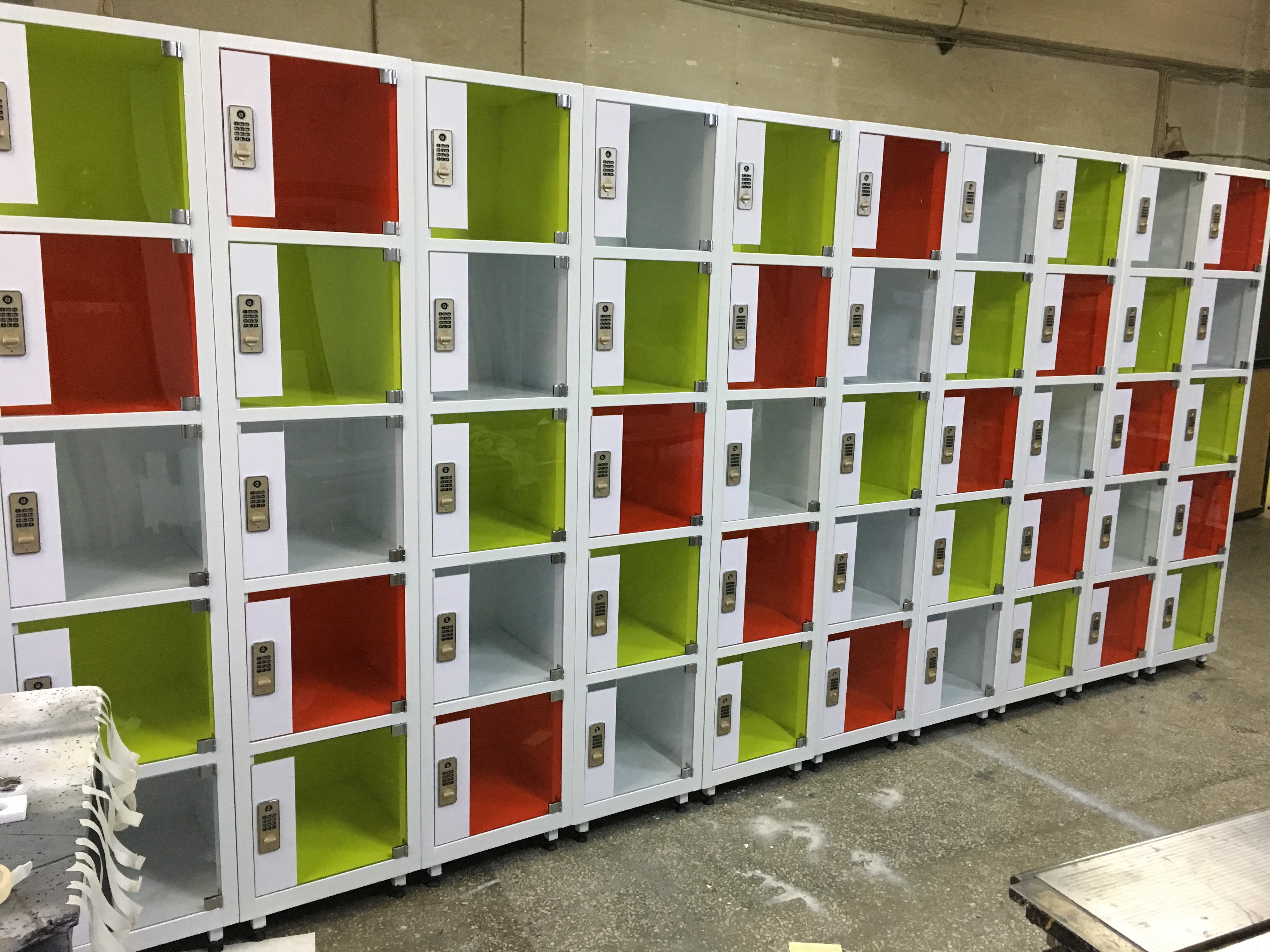 5 Kapılı Pleksi Kapaklı Personel Dolabı - Elektronik Kilitli